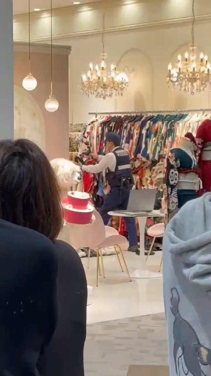 イオンモール福津で刃物男現行犯逮捕