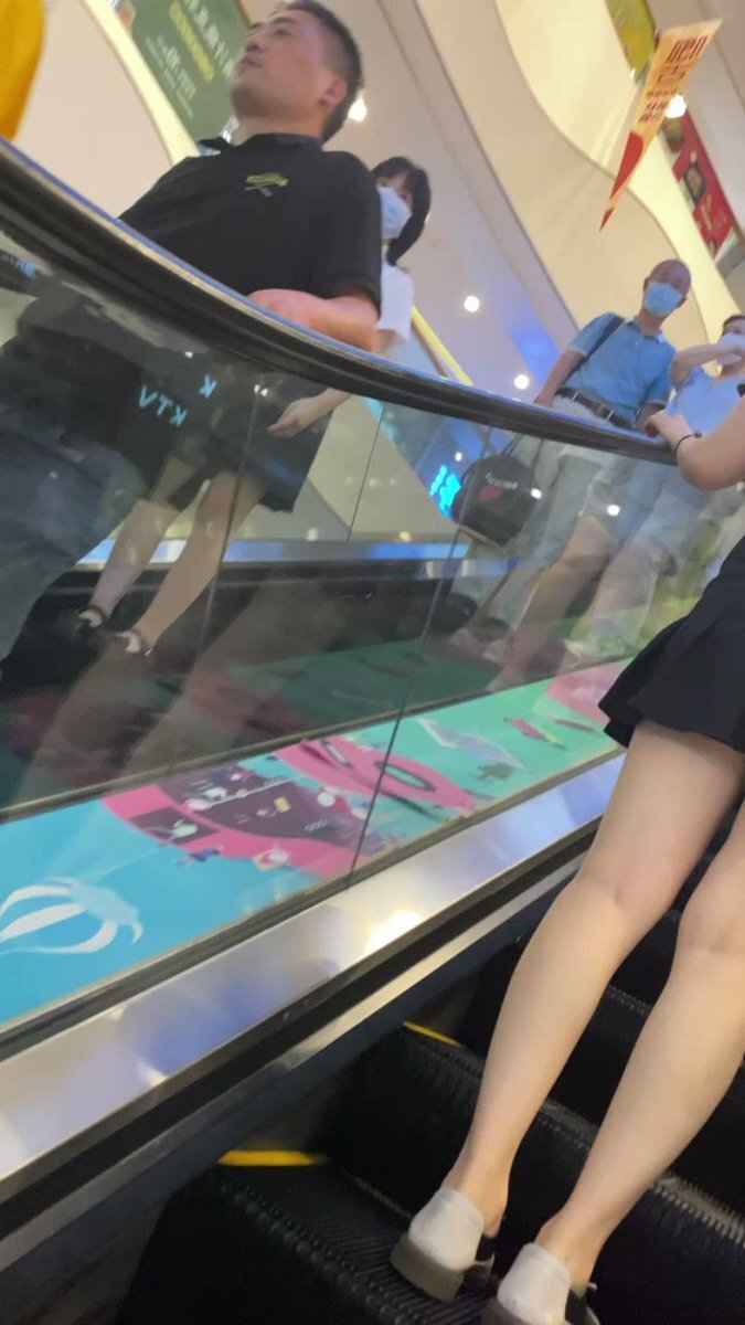 裙底 