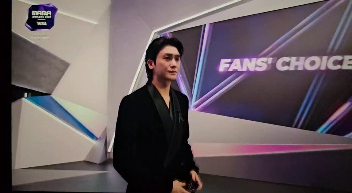 パクヒョンシク、MAMA AWARDSでプレゼンターとして華麗に活躍！