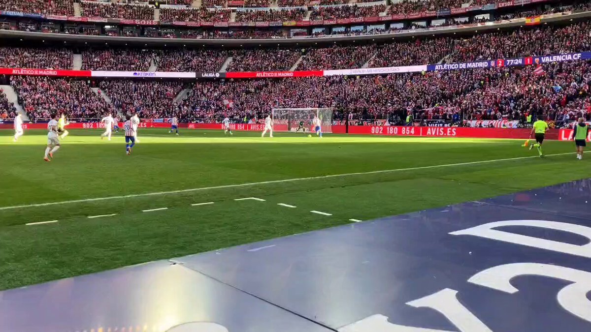 オフサイド判定に議論！サッカーファンは「VARの判断に疑問」