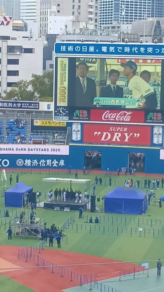 ビシエド似の西巻選手が代役で表彰！ファンフェスに笑いが