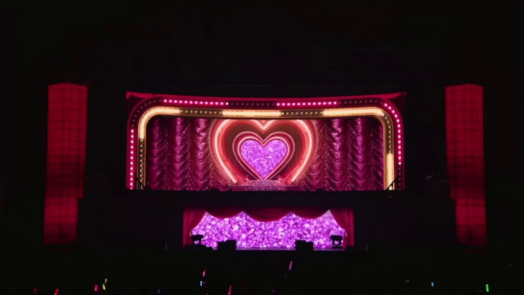 AKB48 20周年記念コンサート、オープニングは「上からマリコ」で感動