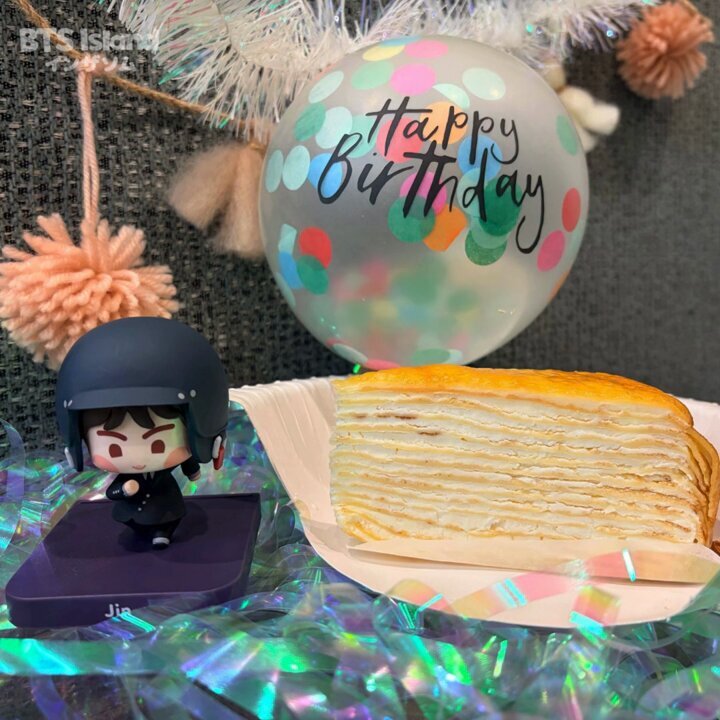 BTS JIN、誕生日を祝うファンからのメッセージが殺到！