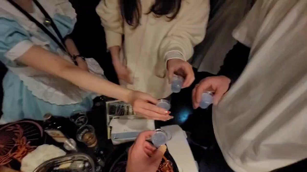 日村勇紀＆佐久間大介、ガリガリ君でファンを笑顔に！