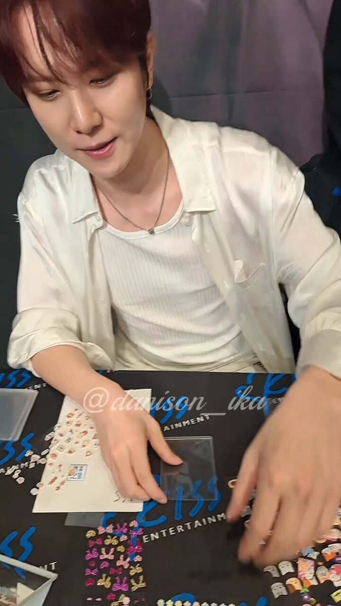 WEi リリイベでファン同士がグッズ交換！特典券も売買