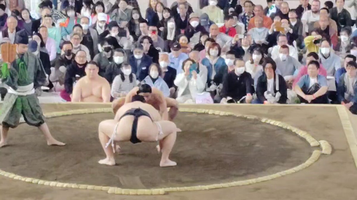 1200px-Sakaigawa_stable_2014.JPG