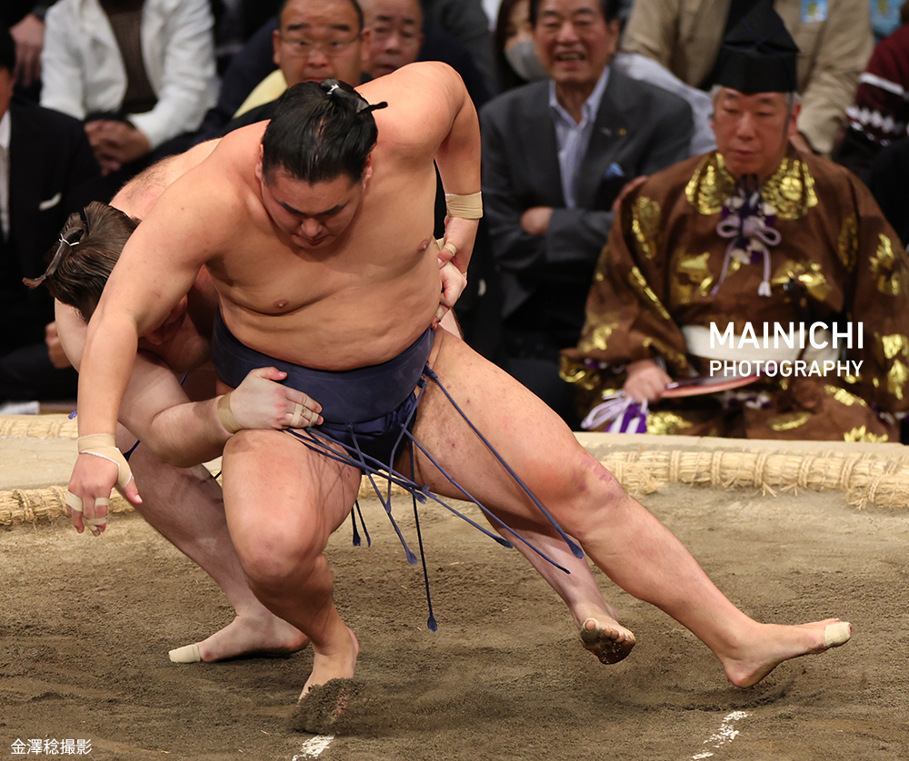 ウクライナ出身力士 安青錦が初優勝！大相撲九州場所