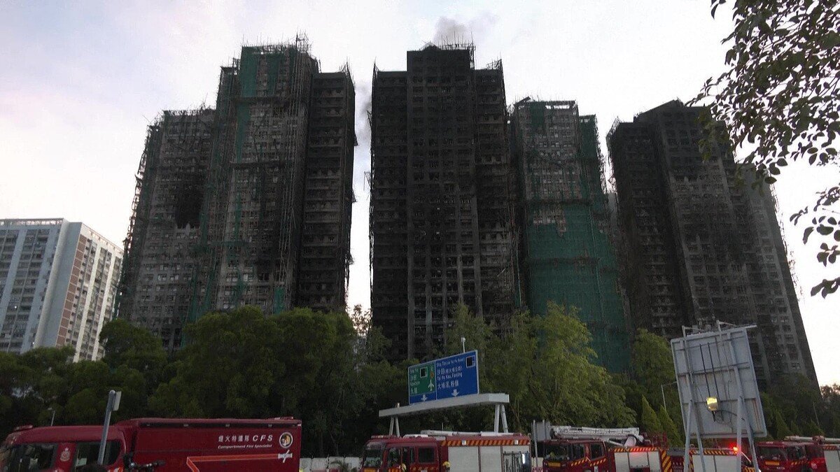 香港高層住宅火災、死者128人に　行方不明者多数
