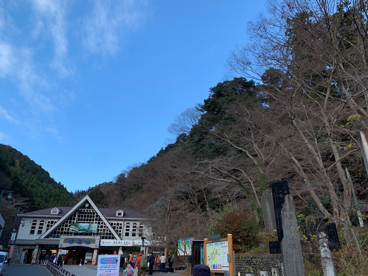 高尾山、シモバシラと富士山が楽しめる絶景！登山客で賑わう 