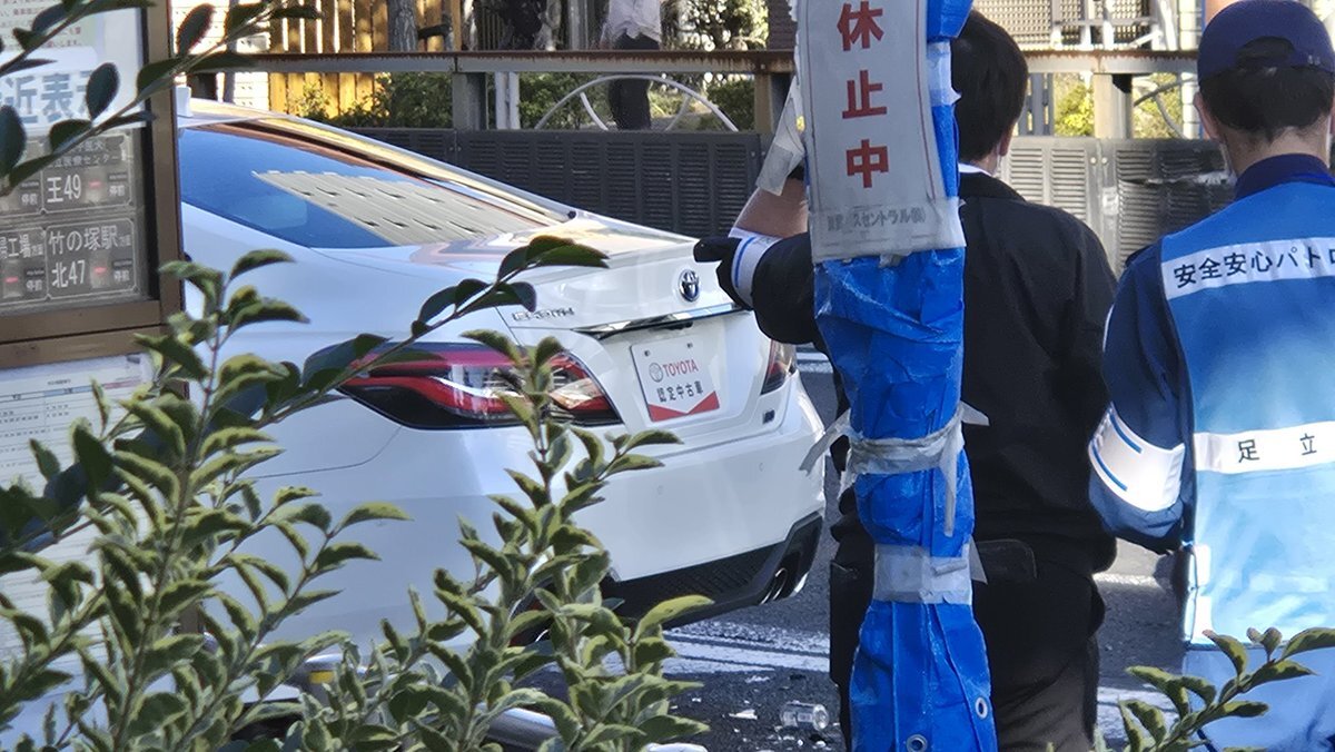 足立区梅島でひき逃げ事故、複数人重傷