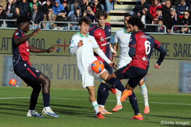 カリアリがローマに勝利！「素晴らしいチーム」「ローマはダメダメ」