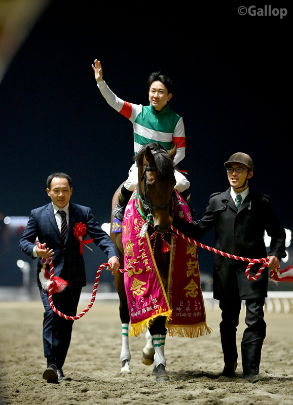 ライトウォーリア、川崎競馬場で引退セレモニー  ファンら別れを惜しむ