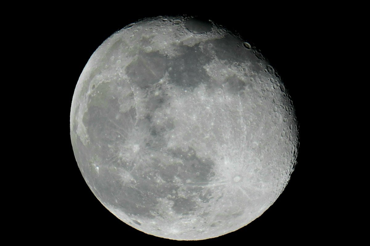 ラジオ深夜便で話題の楽曲は？