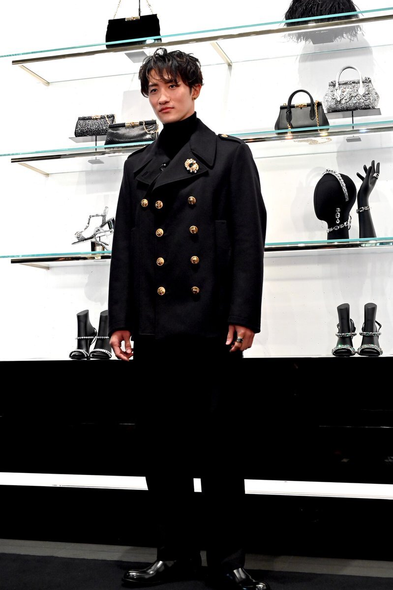 Snow Man岩本照、ドルチェ＆ガッバーナで魅せる！