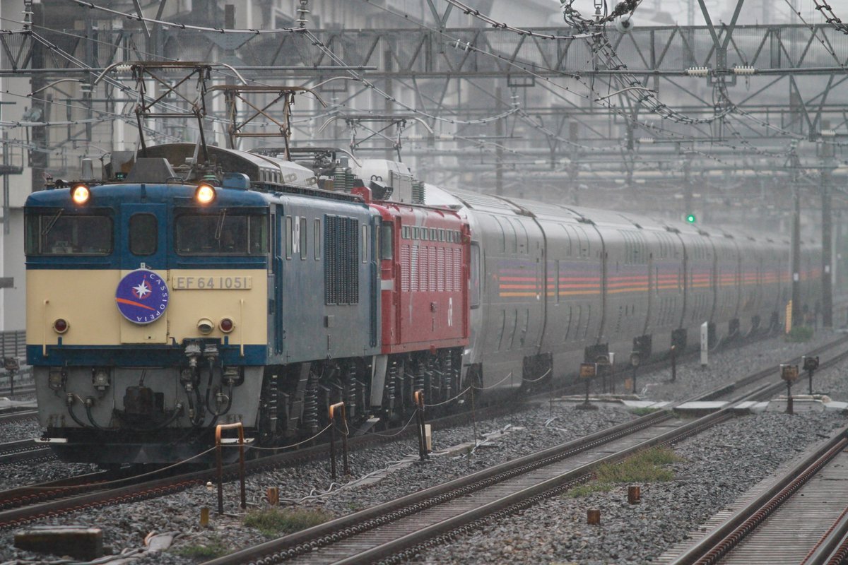 EF64 1051 + 旧型客車 EF64 1051 + 旧型客車 EF64 1051 + 旧型客車 - メルカリ