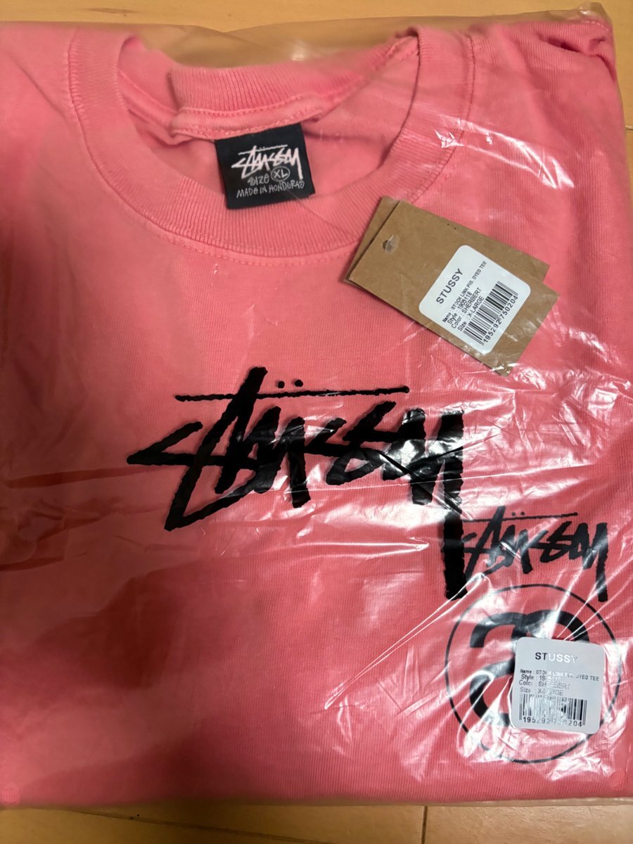 STUSSYアイテム、人気と希少性を巡って議論