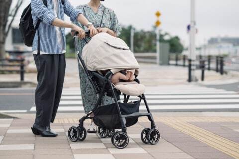 ベビーカー、車道は本当？SNSで議論が巻き起こる