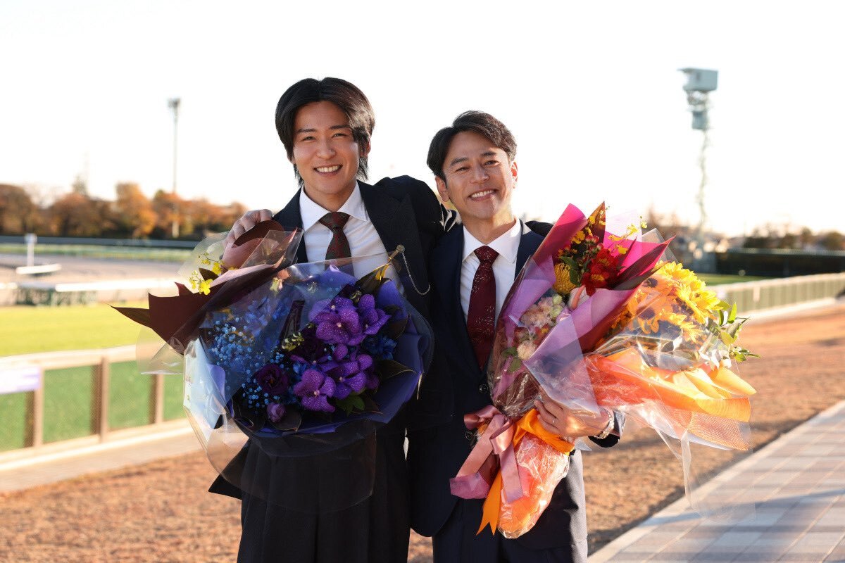 妻夫木聡＆目黒蓮、夕陽に包まれ『ザ・ロイヤルファミリー』オールアップ