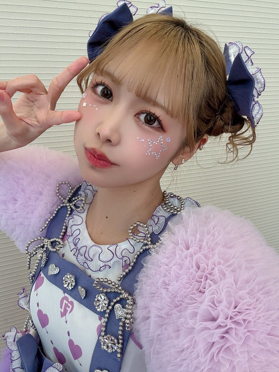 アイドルたちのライブ、ファンとの笑顔が溢れる一日