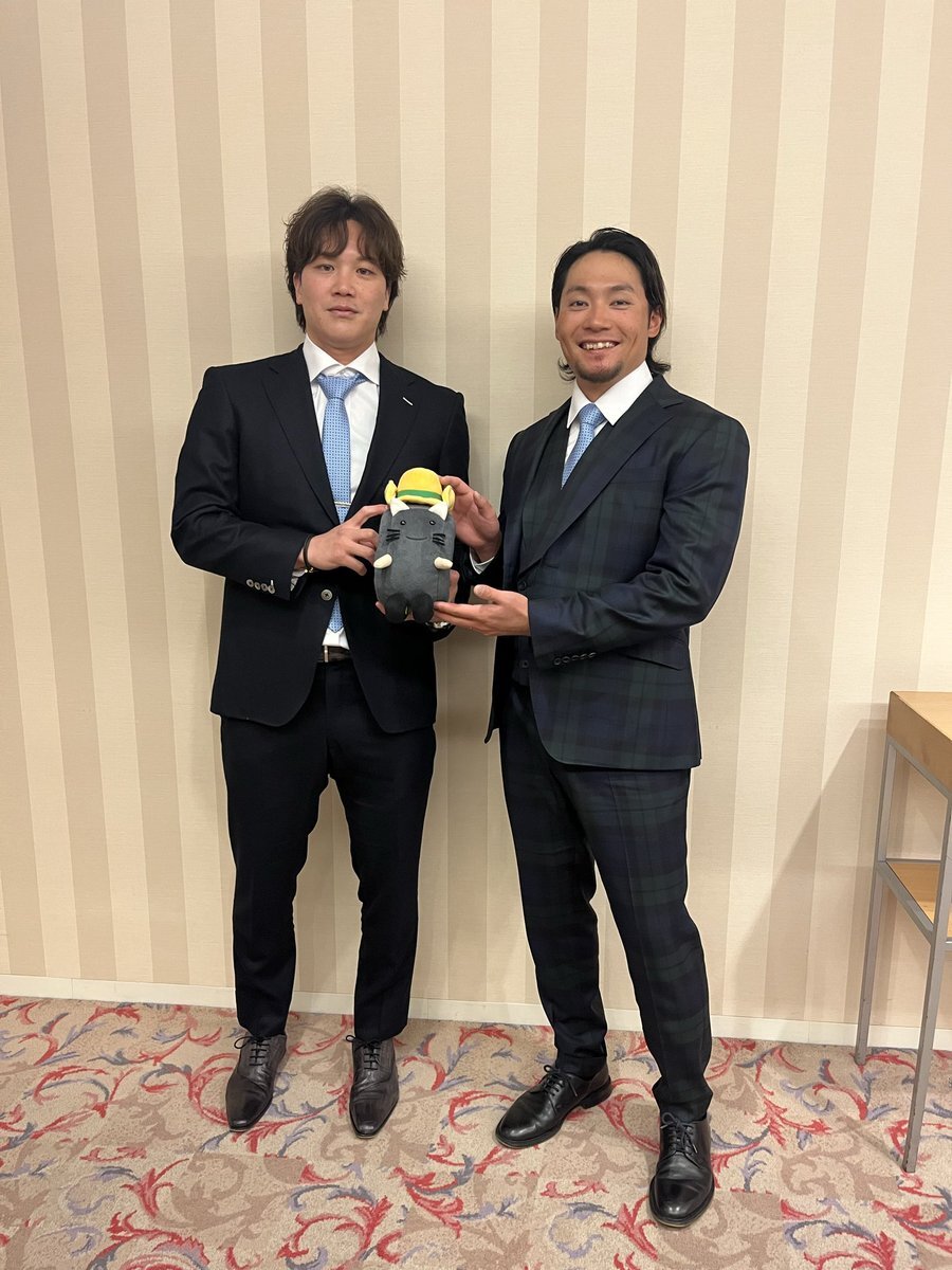 伊藤大海投手＆伏見寅威捕手、最優秀バッテリー賞受賞！