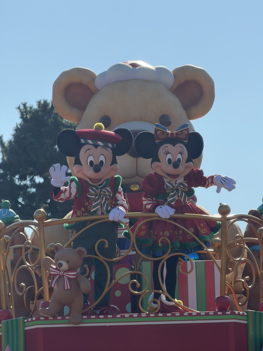 ディズニーランドでホセパンがクリスマスパレードに登場！