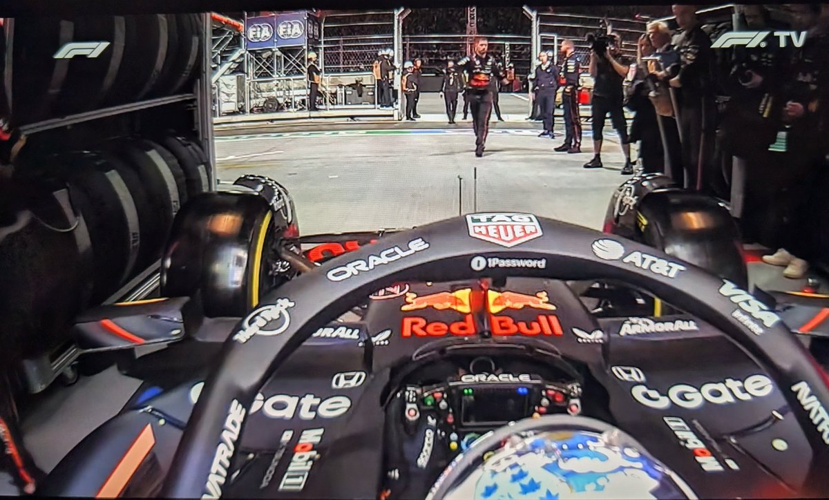 角田裕毅選手、チームミスで苦戦！ファンは応援の声を