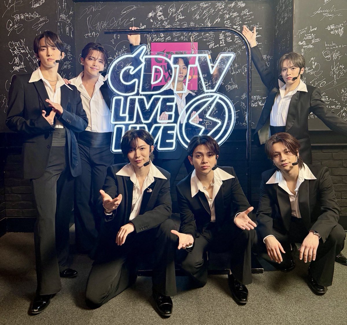 Travis Japan「Welcome To Our Show Tonight」CDTV初披露、ファン感動！