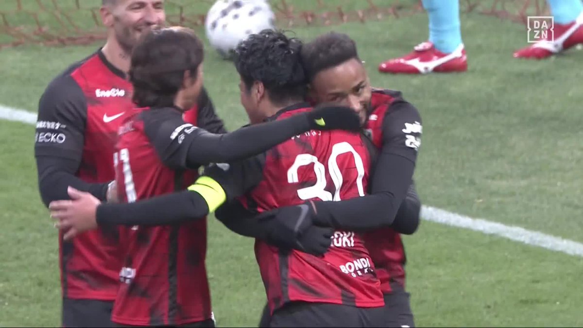 興梠慎三引退試合、OB選手による熱い戦いがファンを魅了