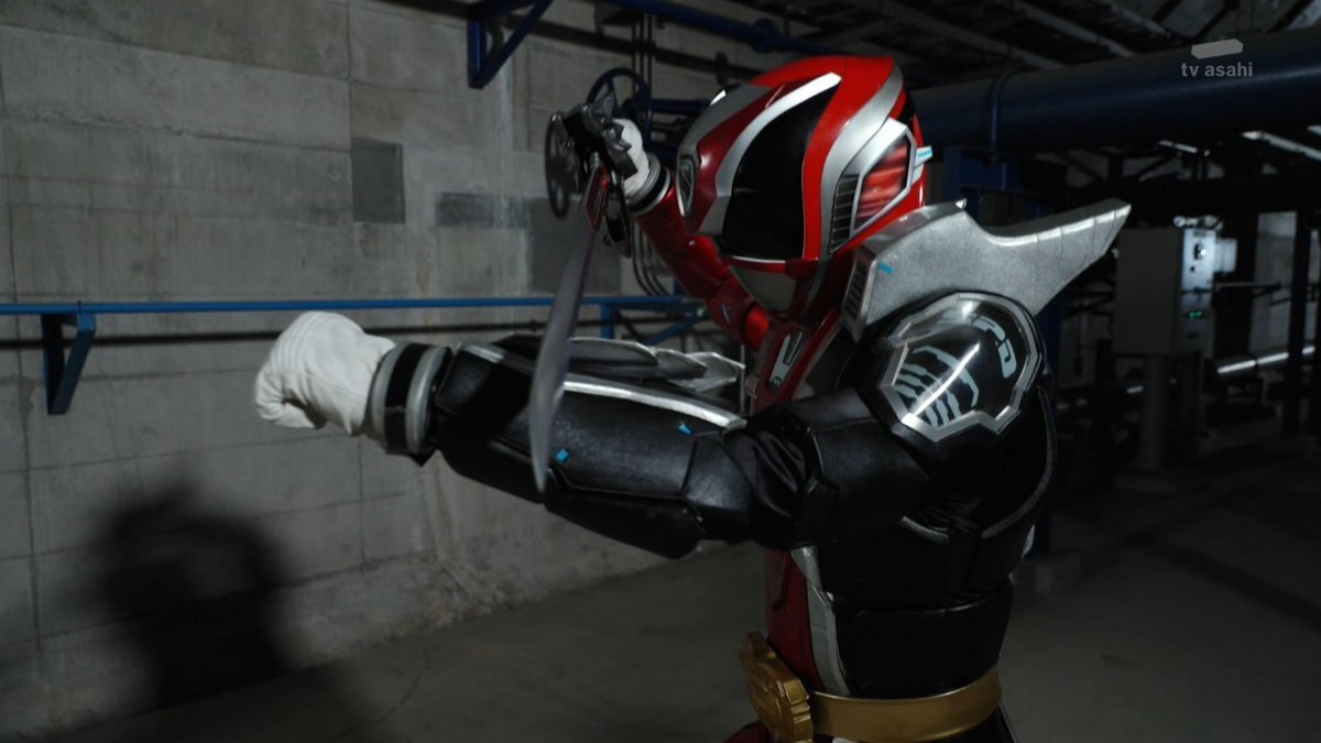 ゴジュウジャーユニバースデカレッド、牙狼要素で話題に？