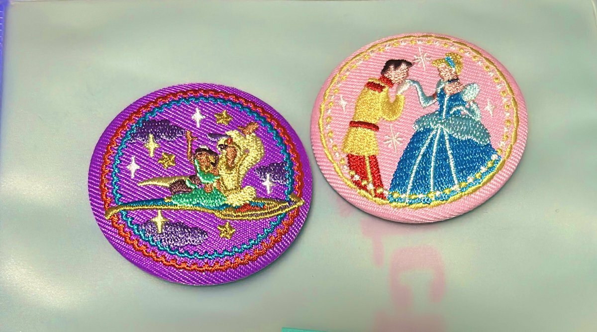 ディズニー刺繍缶バッジ【希望の商品はコメント欄へ】 ディズニー刺繍缶バッジ【希望の商品はコメント欄へ