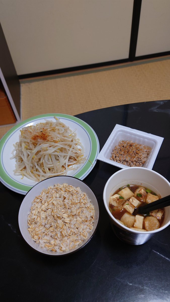 金曜日！週末への期待と頑張りの気持ちがあふれるSNS投稿 