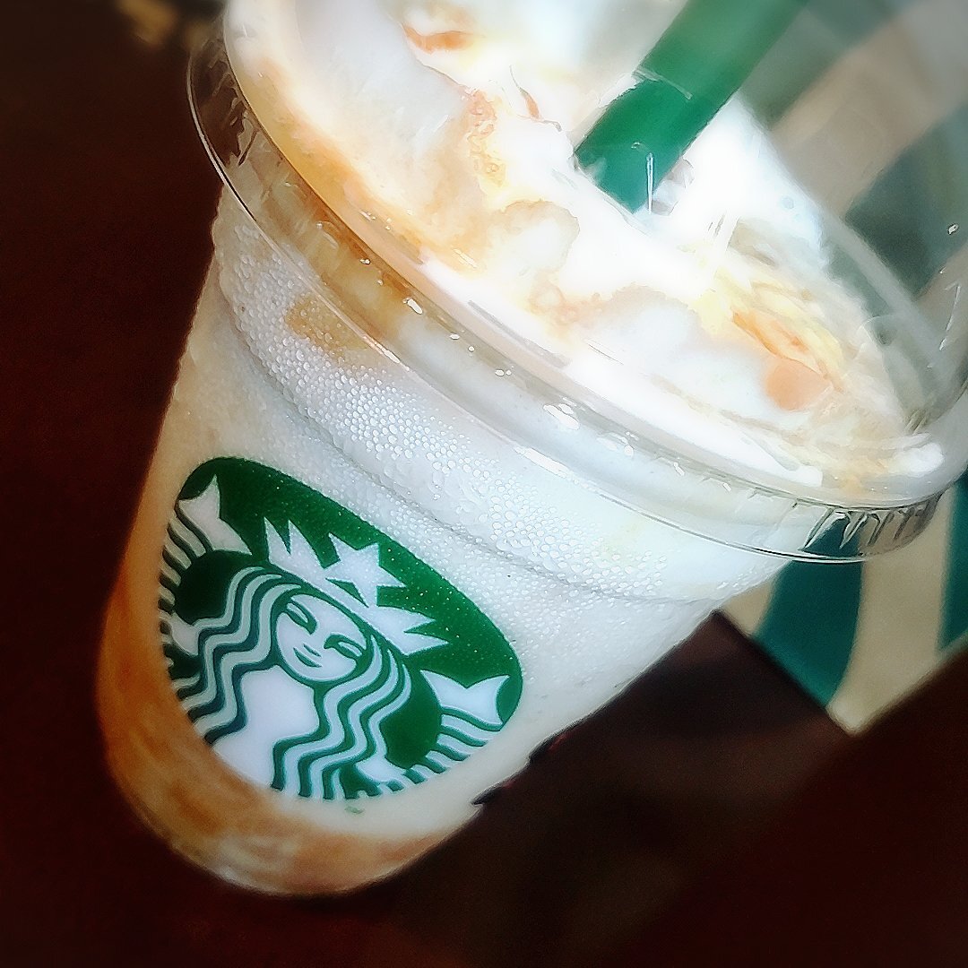 ホットハニーオリエンタルマンゴーandティーフラペチーノ」の