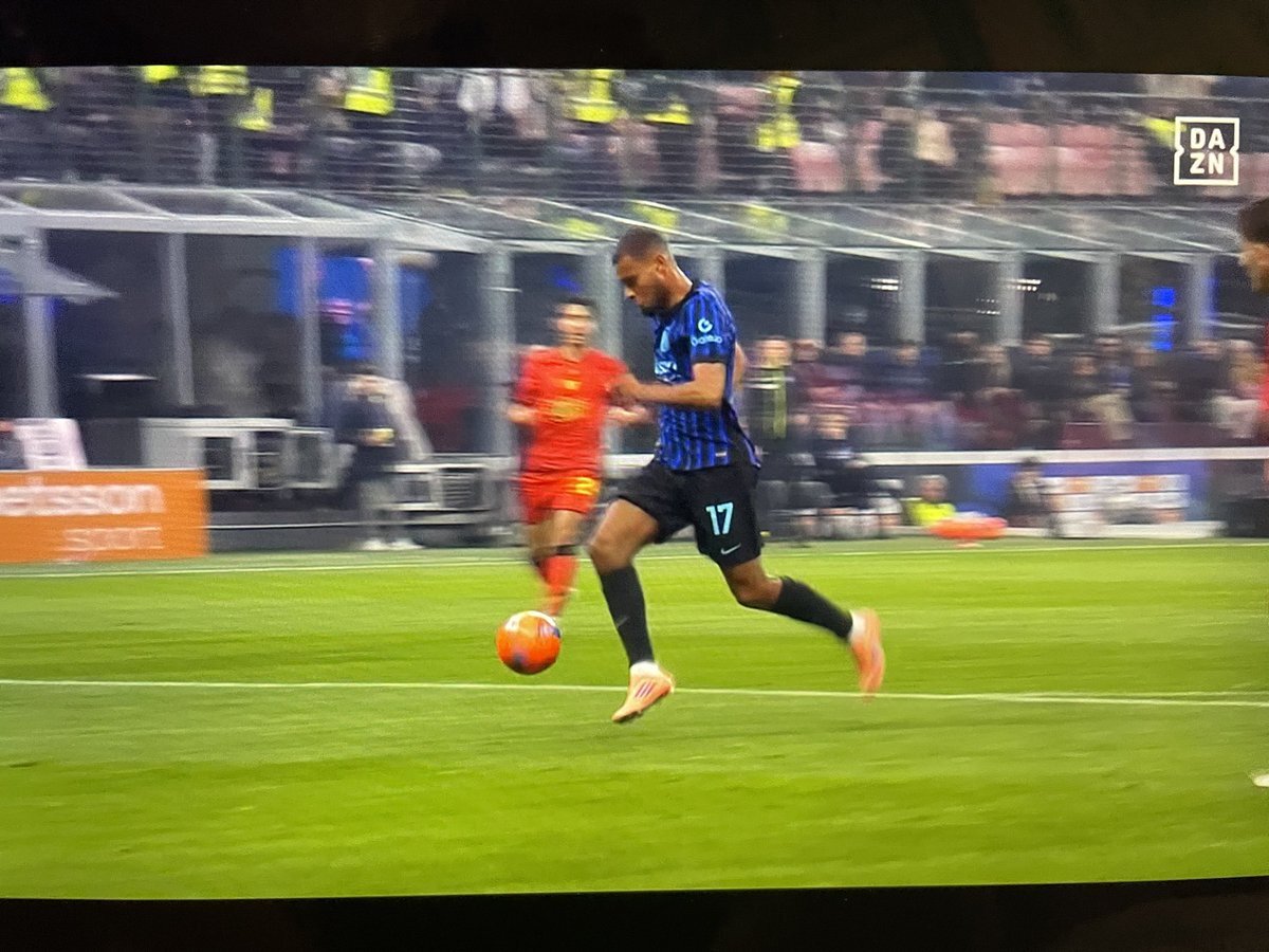 インテル ディウフ、驚異的な活躍でファンを熱狂！