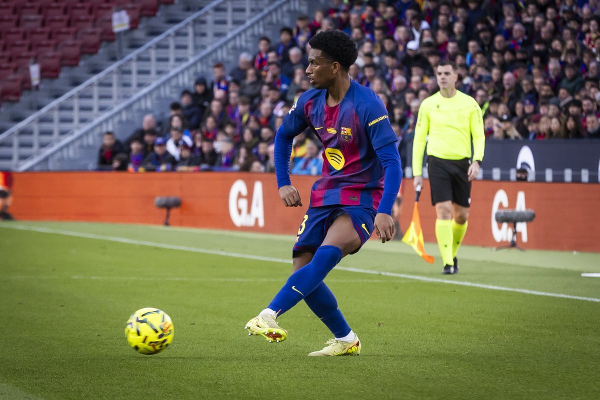 アラウホ投入！バルセロナファン、バルデ交代に懸念の声