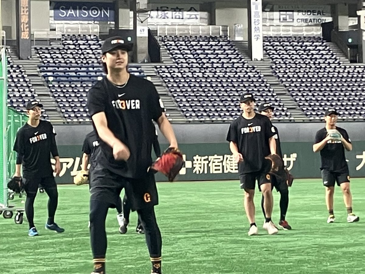 読売ジャイアンツ　巨人　亀井　亀井善行　 アンダーアーマー　岡本和真　坂本勇人 矢口 亨 on X: 