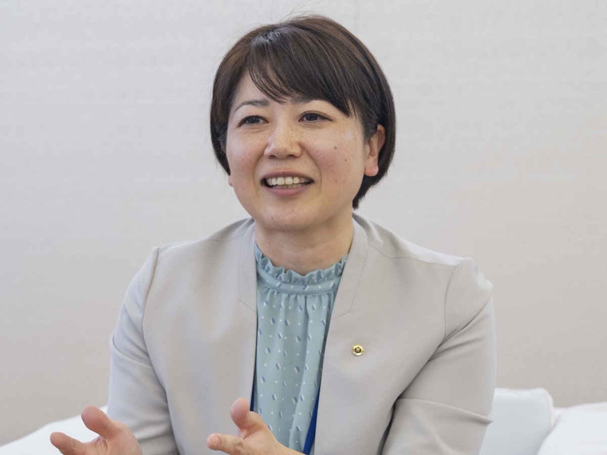 前橋市長、ラブホテル問題で給与減額し続投表明