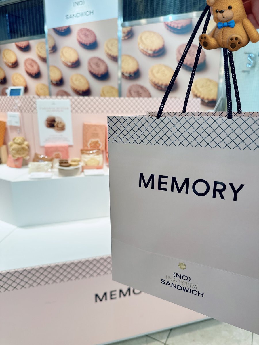 キャラメルくまぬいぐるみチャーム、オンライン完売！ファンは店舗へ殺到