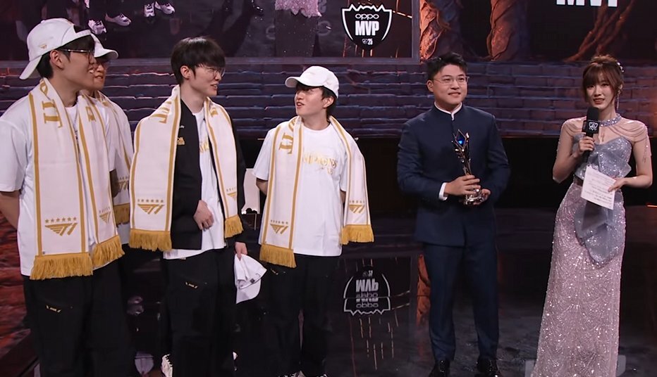 Worlds2025でGumayusiがMVP！UZIからトロフィー授与