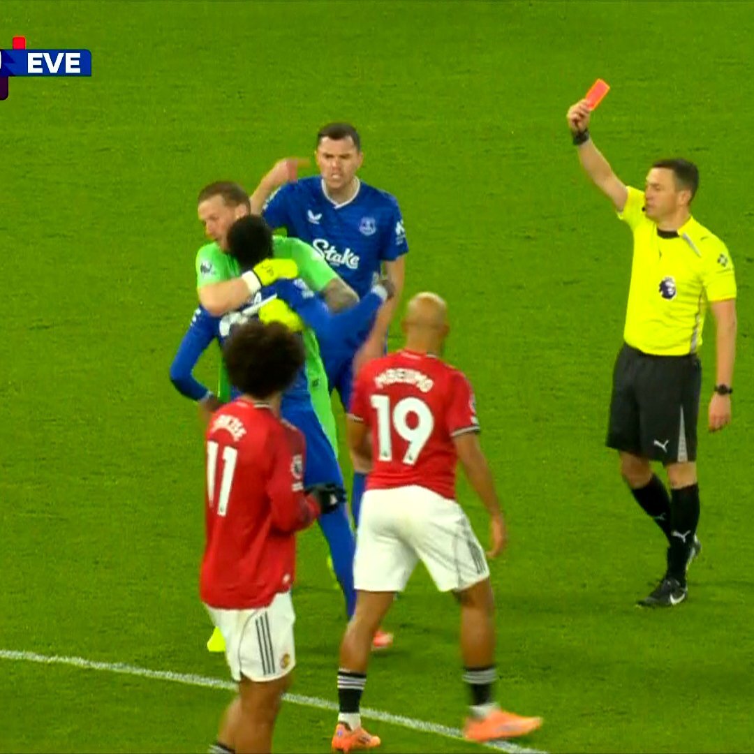 ゲイエ選手、キーン選手とピッチ上で口論しレッドカード退場