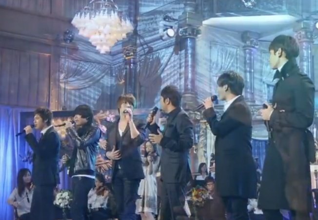 ジェジュン＆徳永英明、FNS歌謡祭で「レイニーブルー」コラボ！ファン歓喜