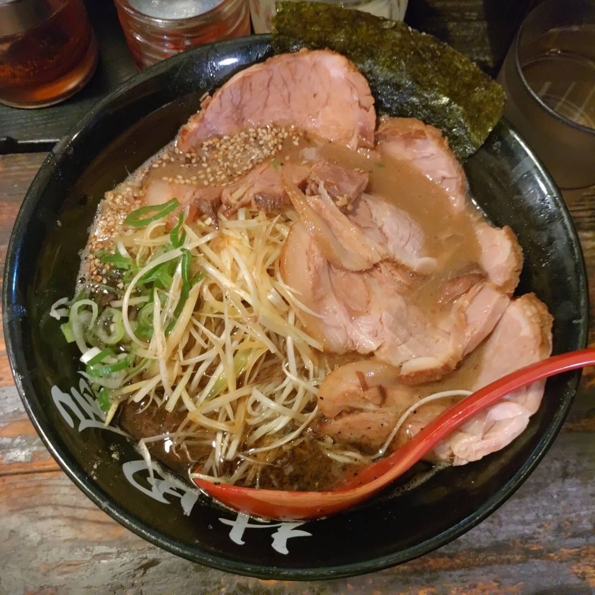 ラーメン The largest volume of convenience store Jiro ramen! Family
