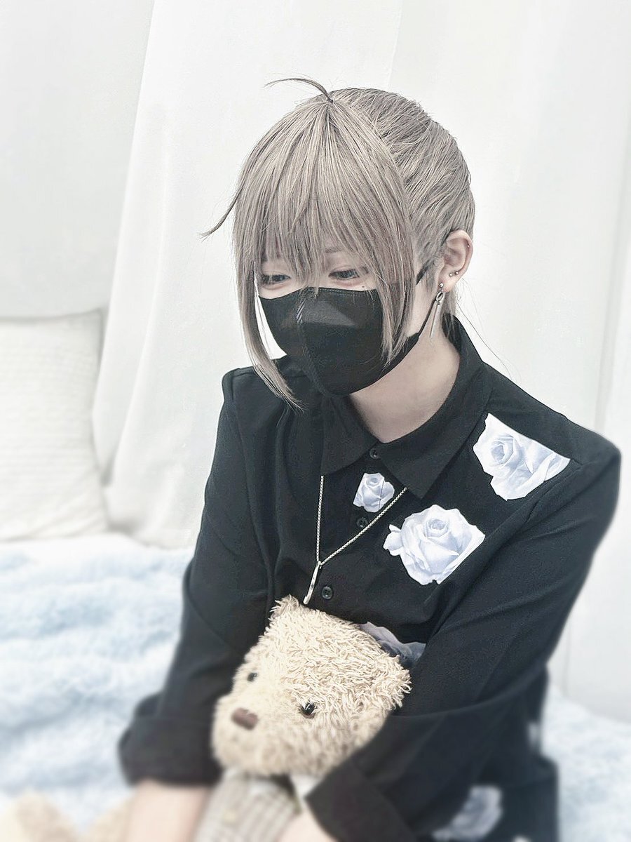 叶の左手の薬指、ファンは注目集める