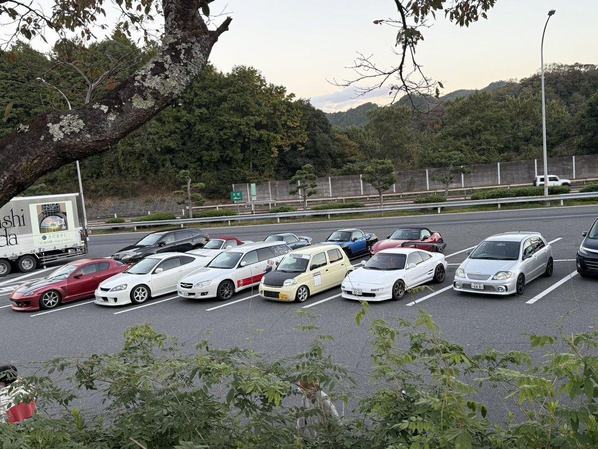 三田っ子  BACK SPINDLE LOGO ZIP HOODIE｜CONVERSE TOKYO (コンバース