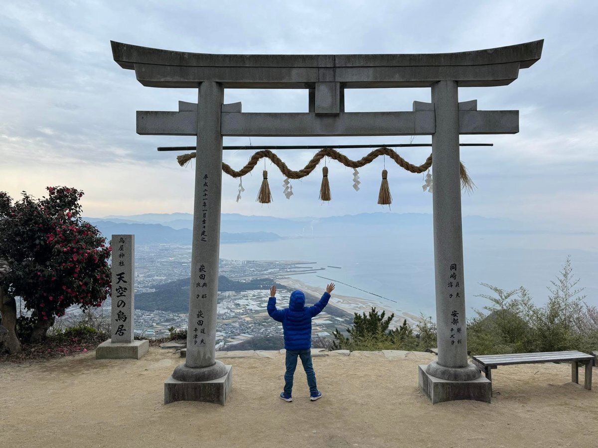 「変な時間に目覚めちゃった」とSNSで話題に