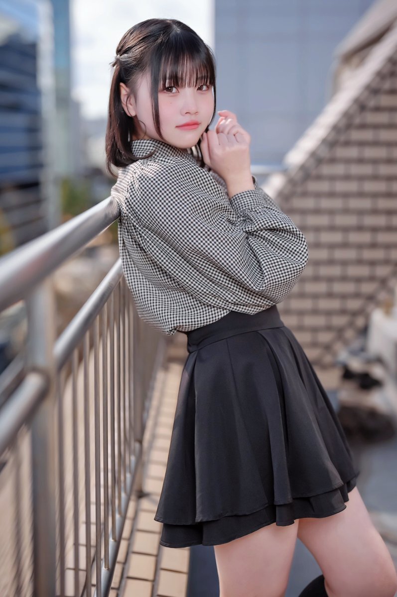  女子小中学生顔出しエロ自撮り 