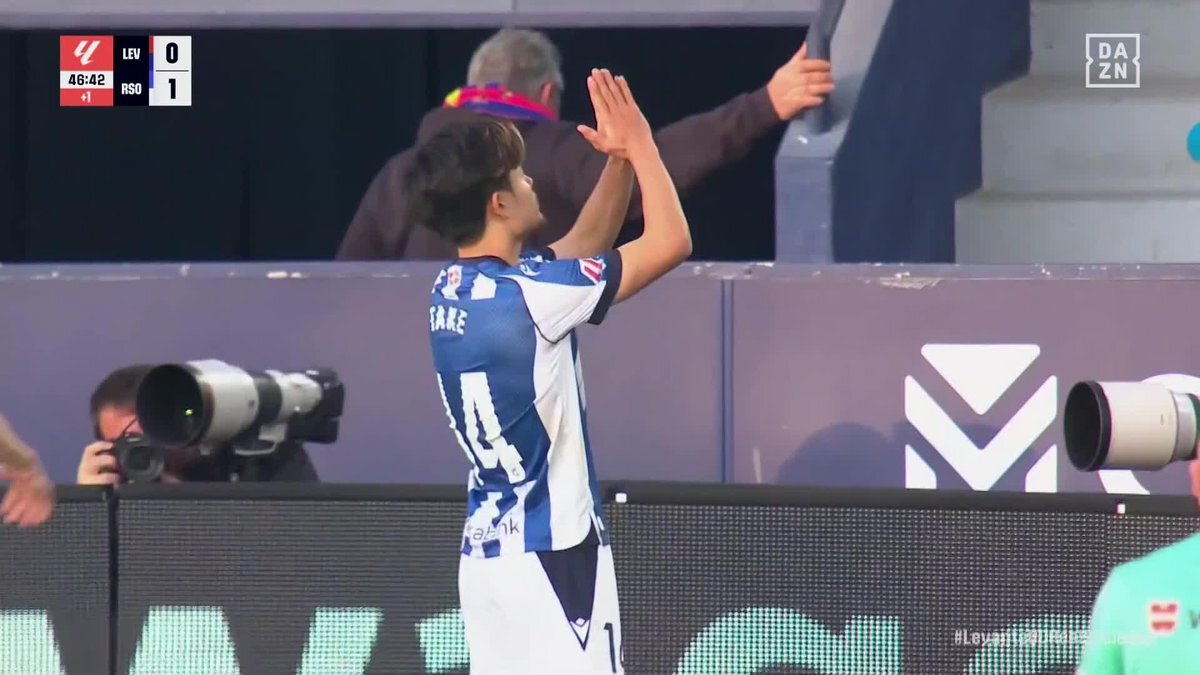 久保建英、ヘディングゴールでファンを沸かせる！