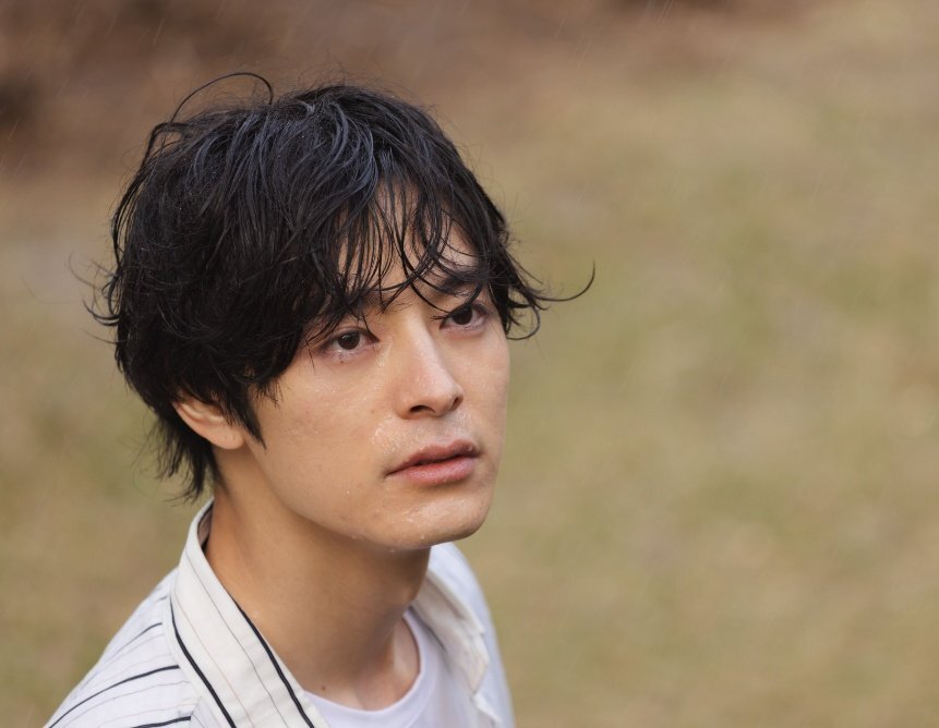 【大型配送タイプ】塩野瑛久さん掲載2ページ（A3サイズ配送）#5562 画像・写真】「無能の鷹」11月15日OA第6話あらすじ 初めて大型