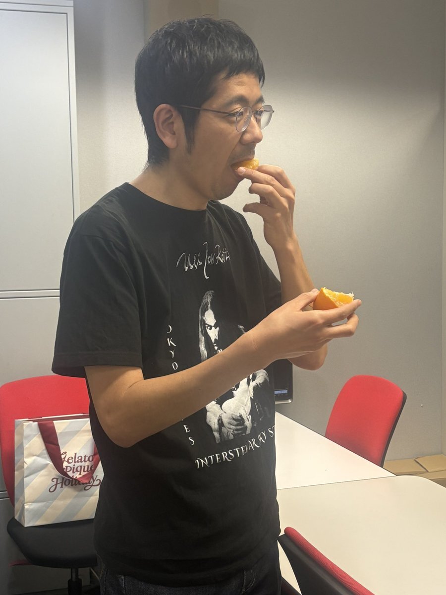 武田砂鉄の「プレ金ナイト」で、政治や経済、歴史など多岐にわたる話題が議論に