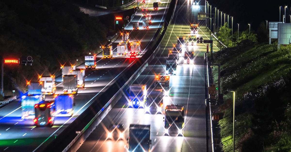 高速道路深夜割引制度見直しに賛否両論 
