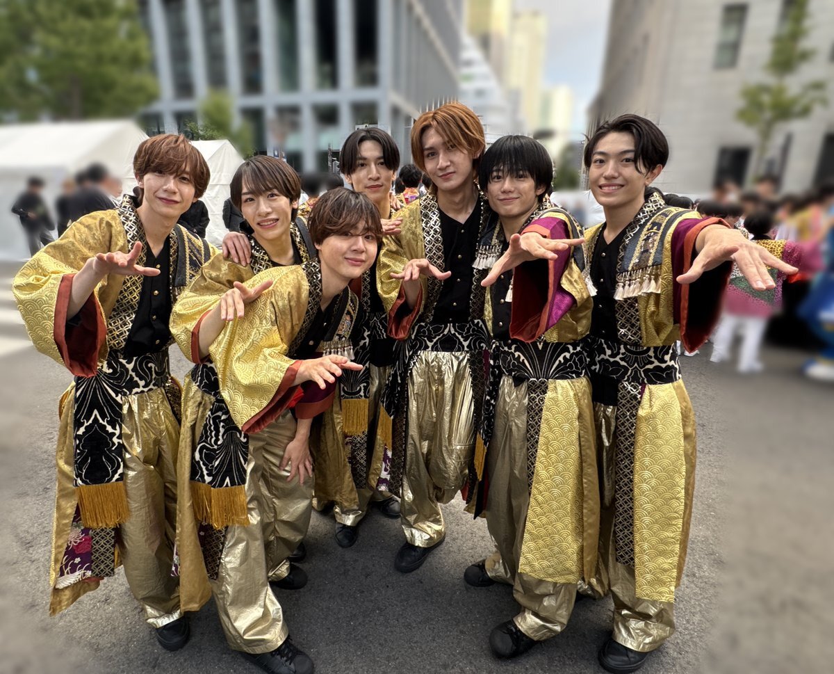 SUPER EIGHTと関ジュが御堂筋ランウェイに登場！